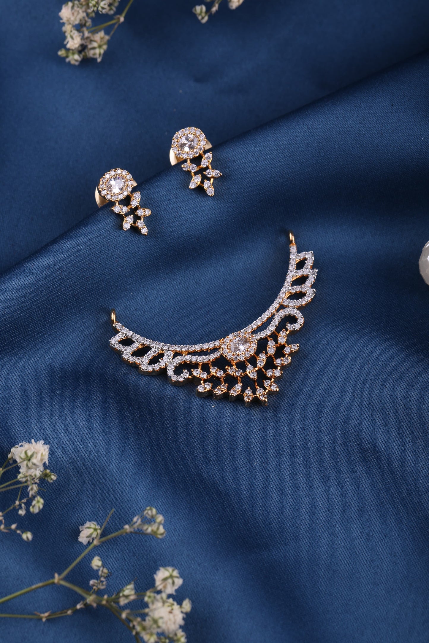 Gold Brass Premium & Elegant Mangalsutra Pendant Set For Women