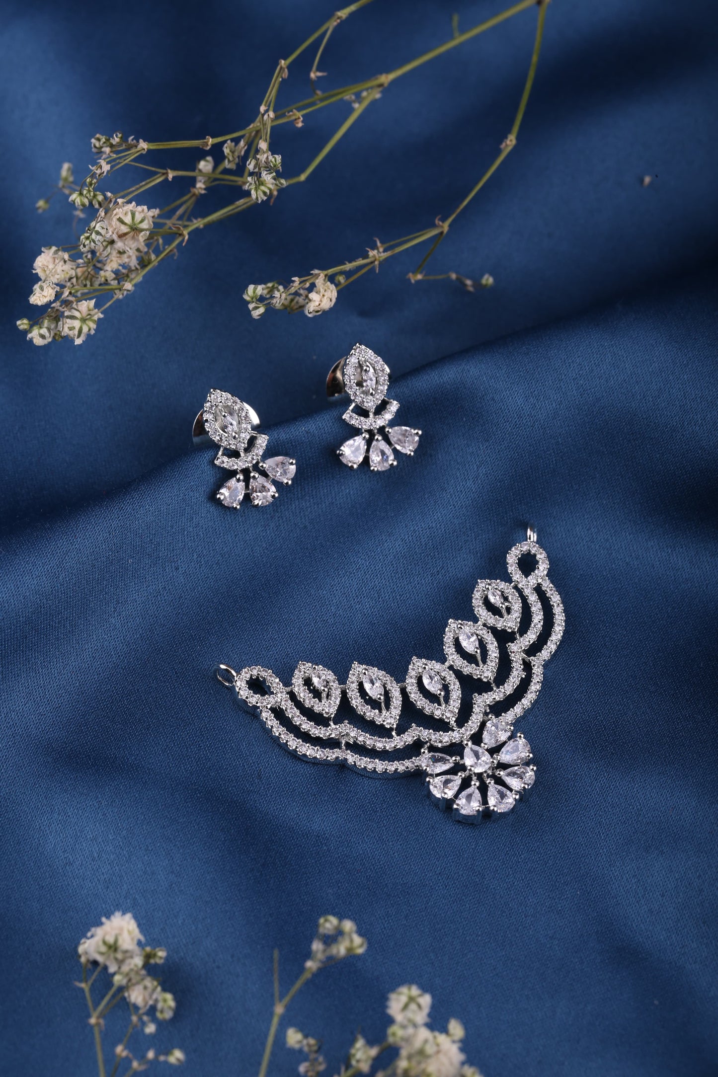 Gold Brass Premium & Elegant Mangalsutra Pendant Set For Women