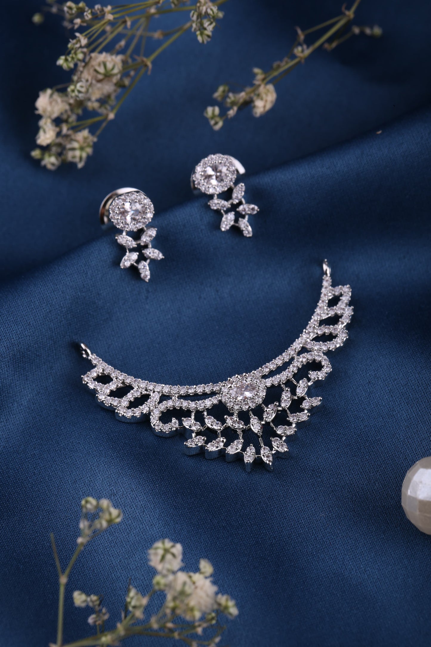 Gold Brass Premium & Elegant Mangalsutra Pendant Set For Women