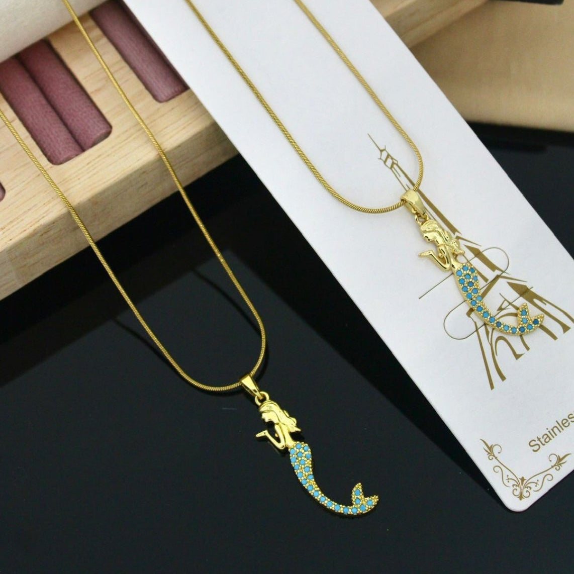 Gold necklace with a mermaid pendant on a white card || Seashell4u