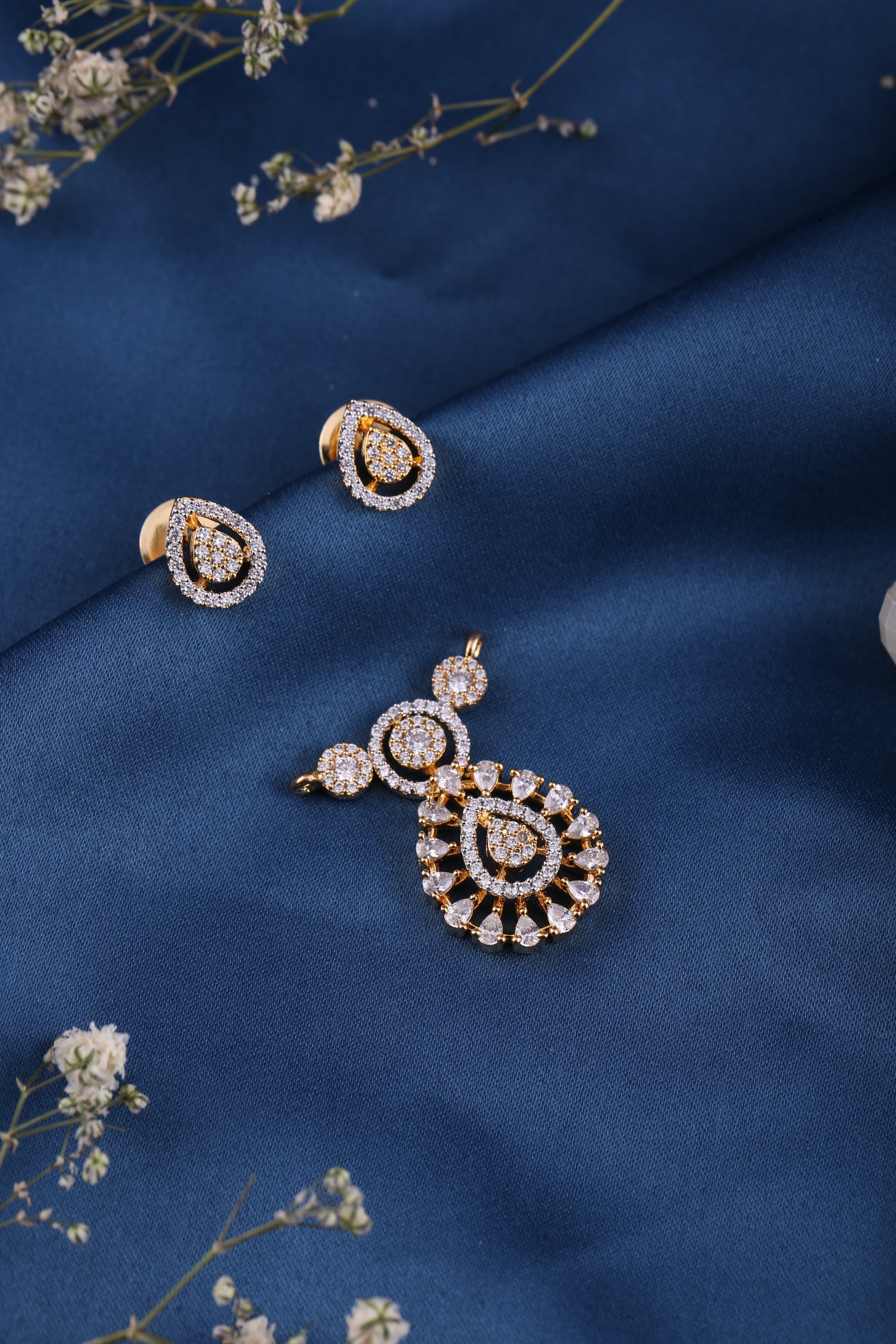 Royal Mangalsutra Pendant for Women | Front View | SeaShell4U Jewels