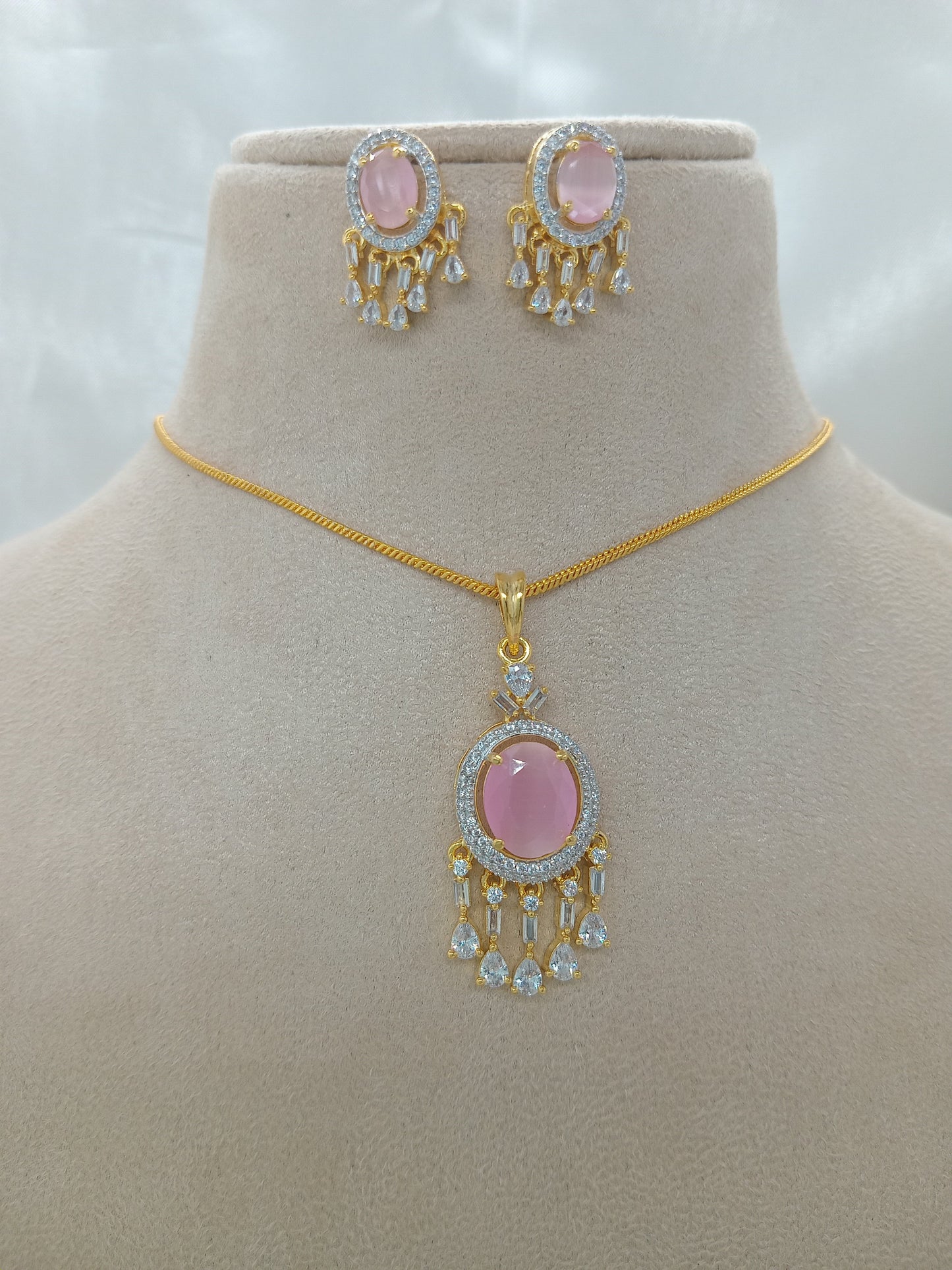 Gold Brass Premium & Elegant Necklace Set For Women