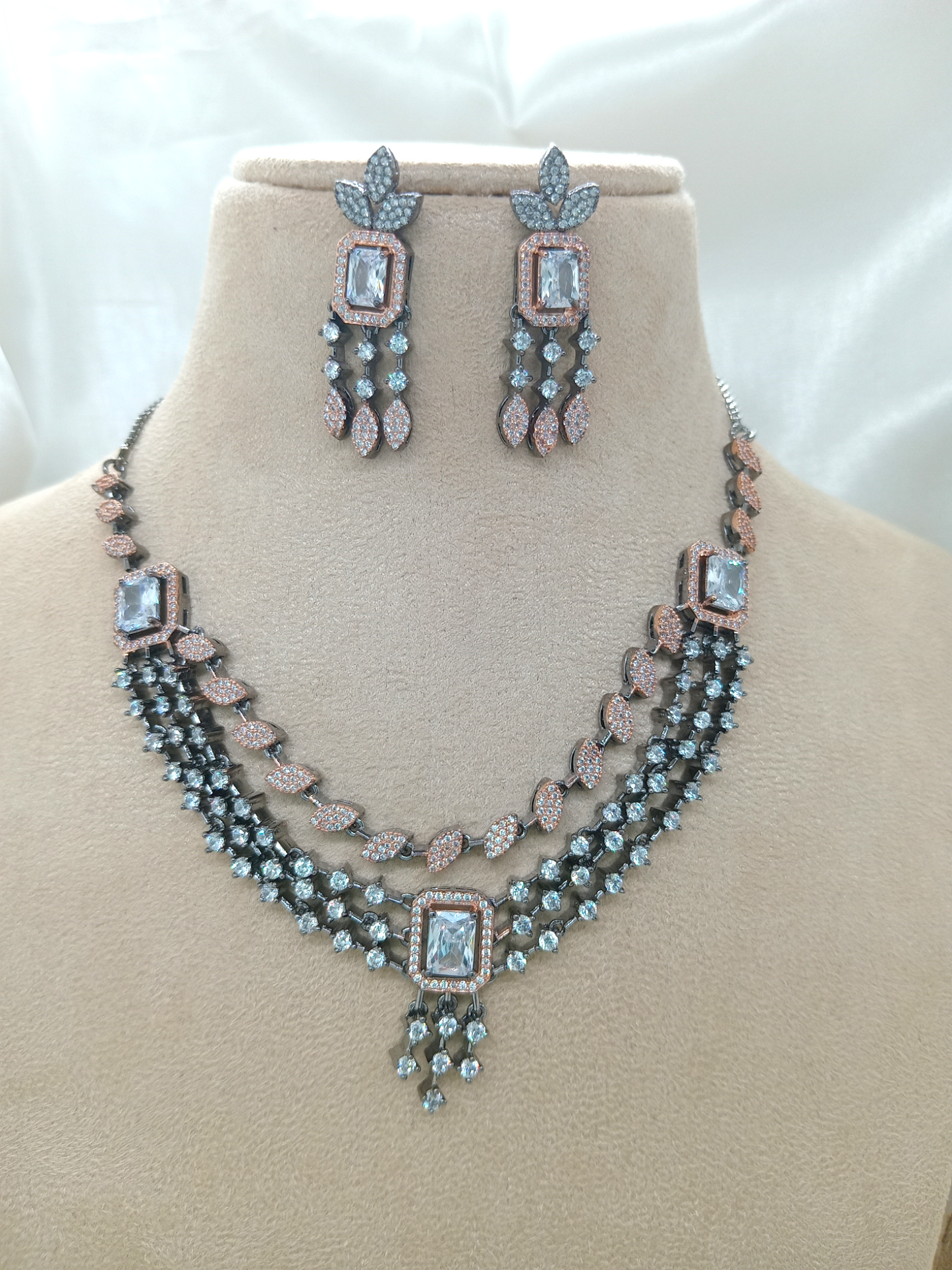 Dazzling Diamond Necklace Set For Women