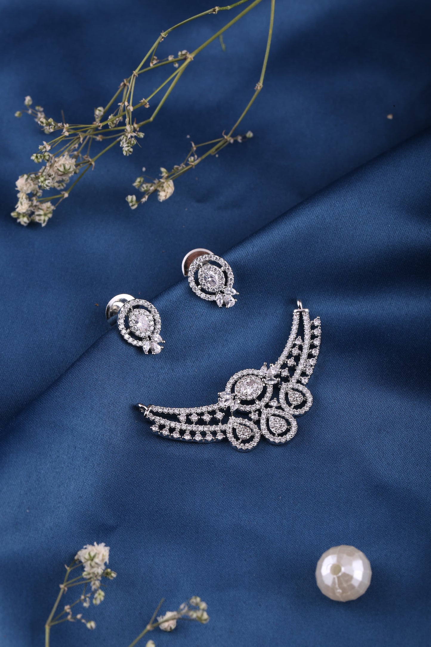 Gold Brass Premium & Elegant Mangalsutra Pendant Set For Women