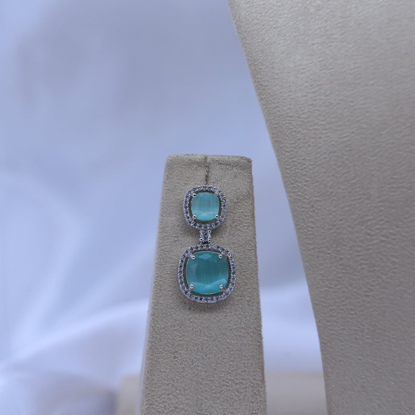 Dazzling Diamond Necklace Set For Women