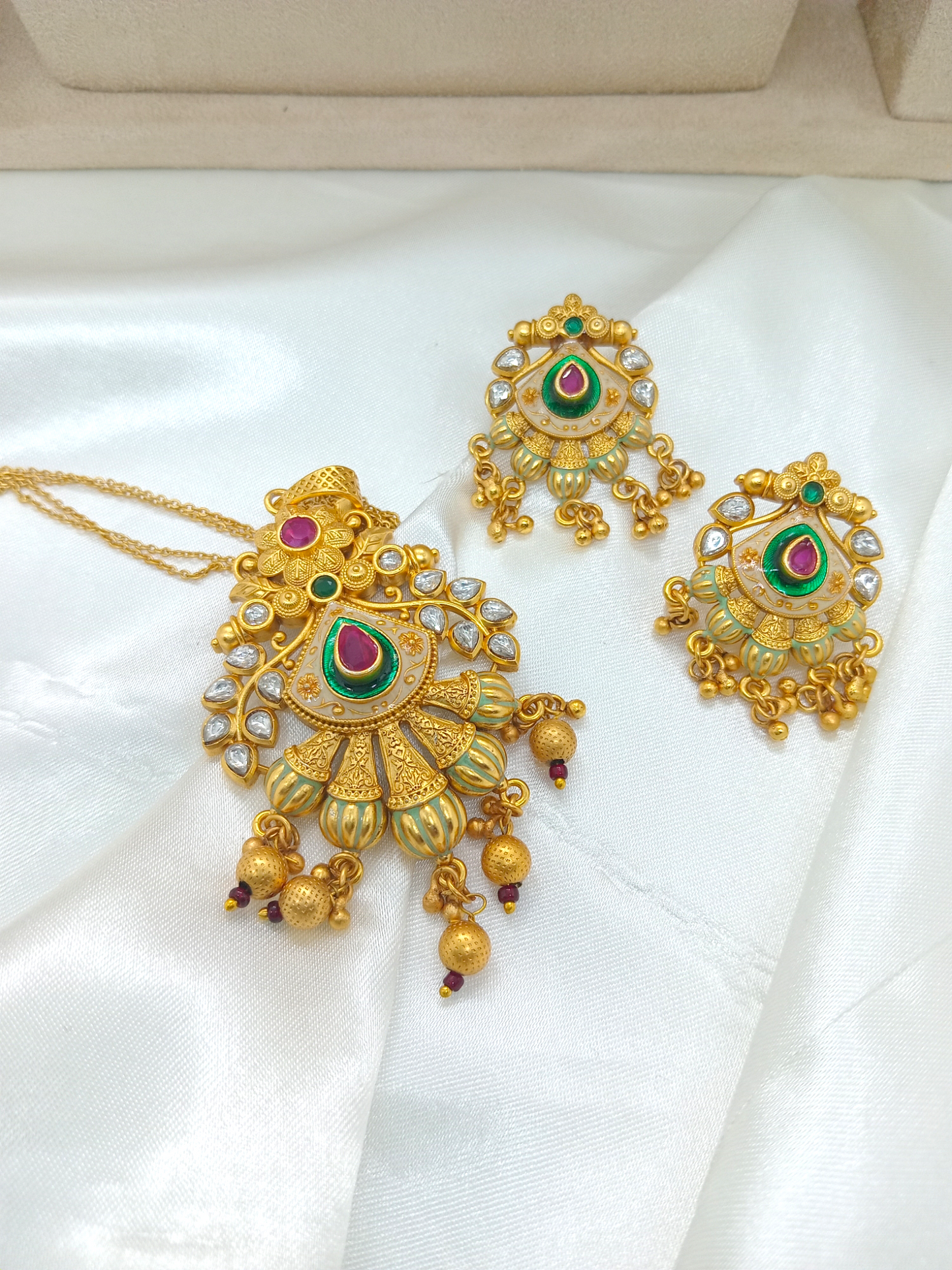 Gold Brass Premium & Elegant Kundan Set For Women