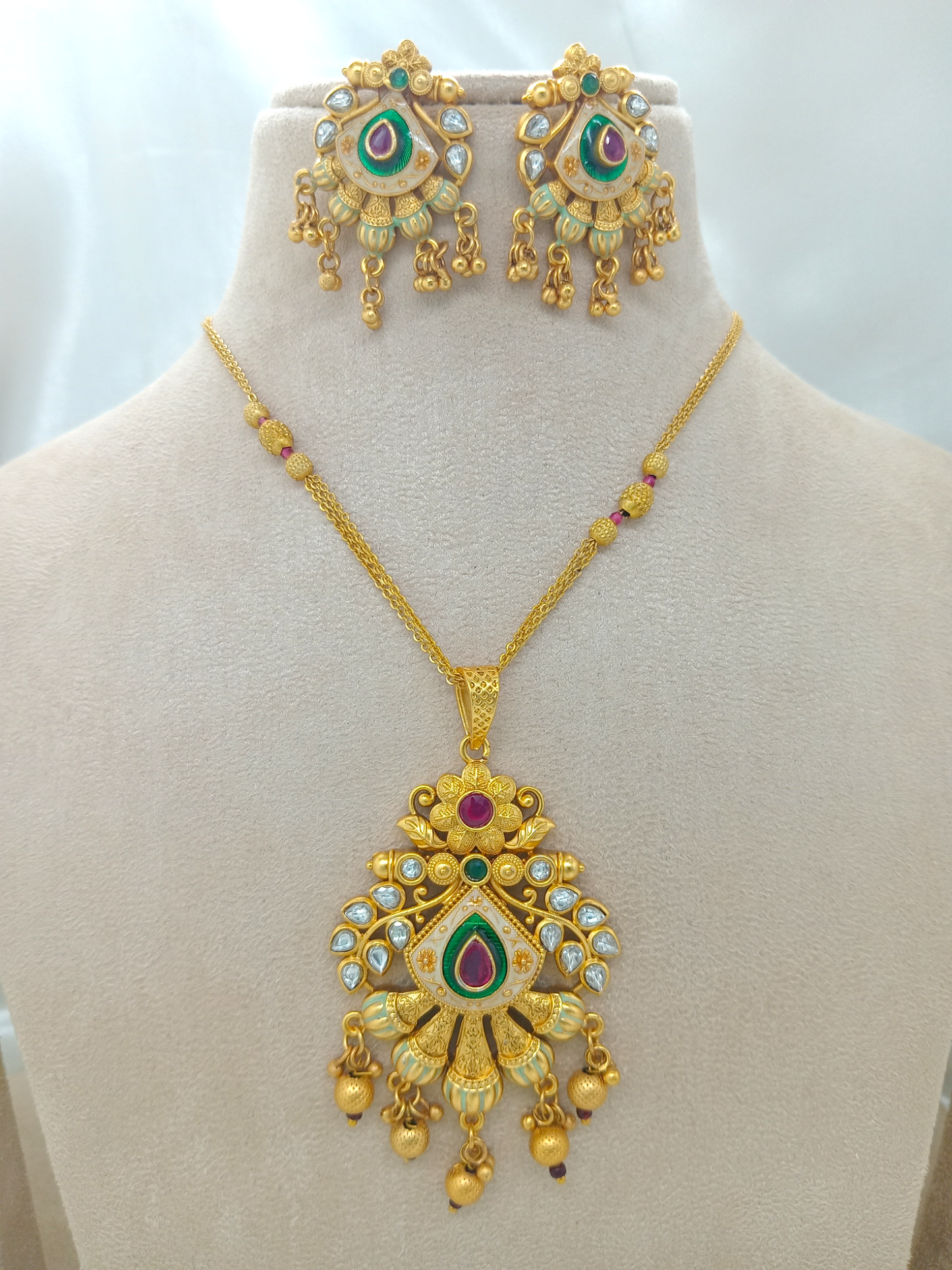 Gold Brass Premium & Elegant Kundan Set For Women