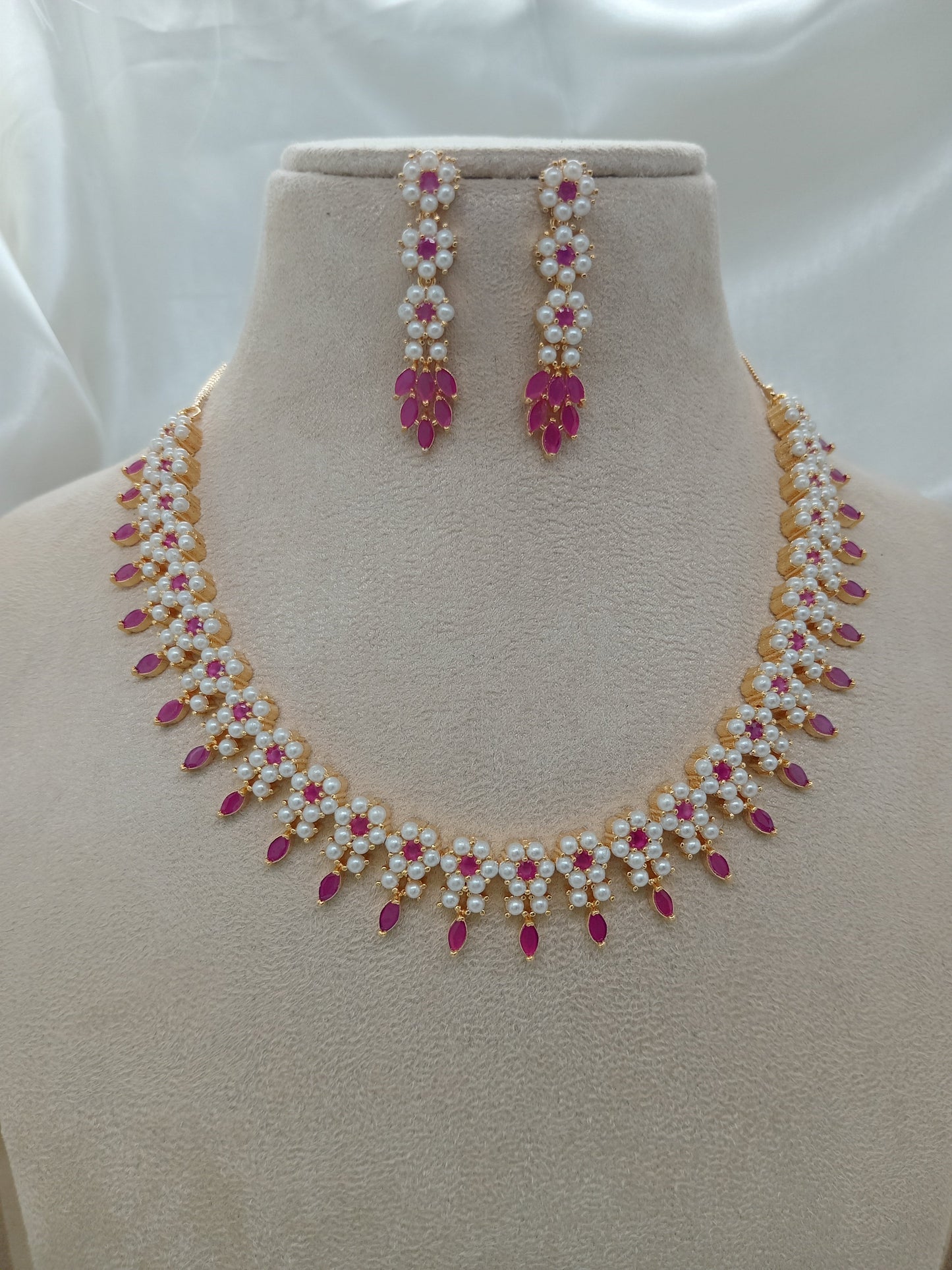 Gold Brass Premium & Elegant Necklace Set For Women
