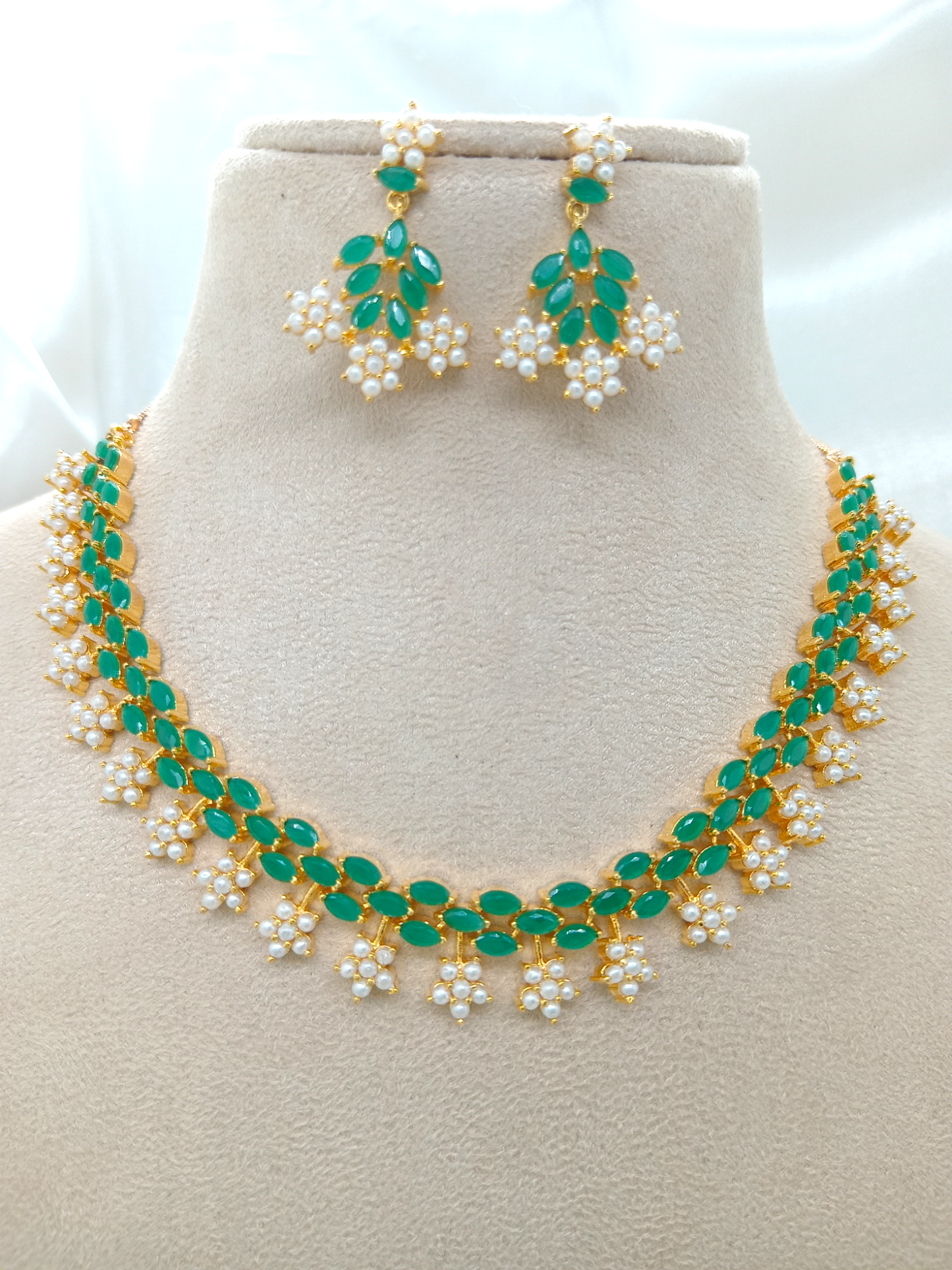 Pearl Elegant Necklace Set For Women