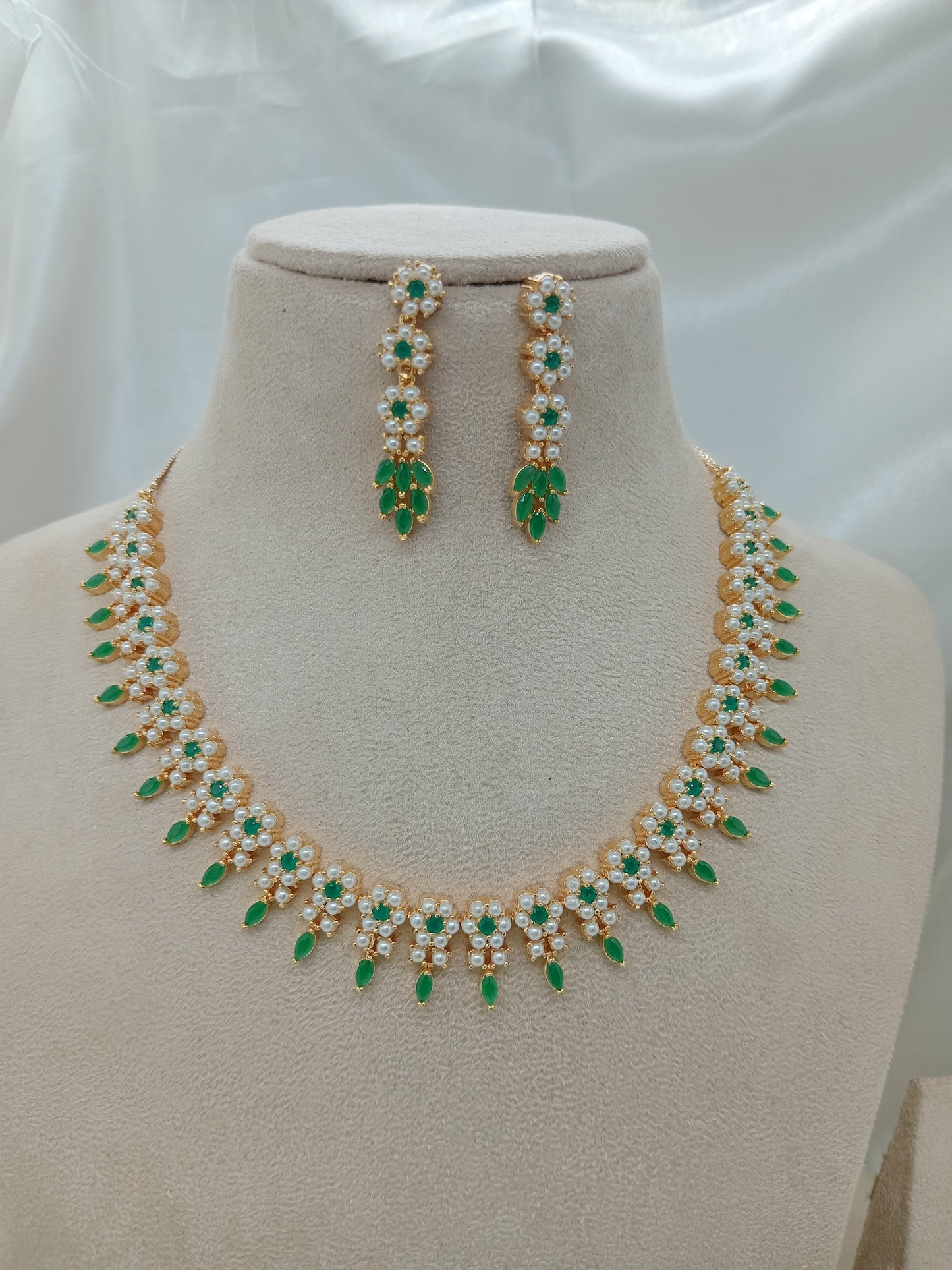 Elegant Pearl Necklace Set For Women