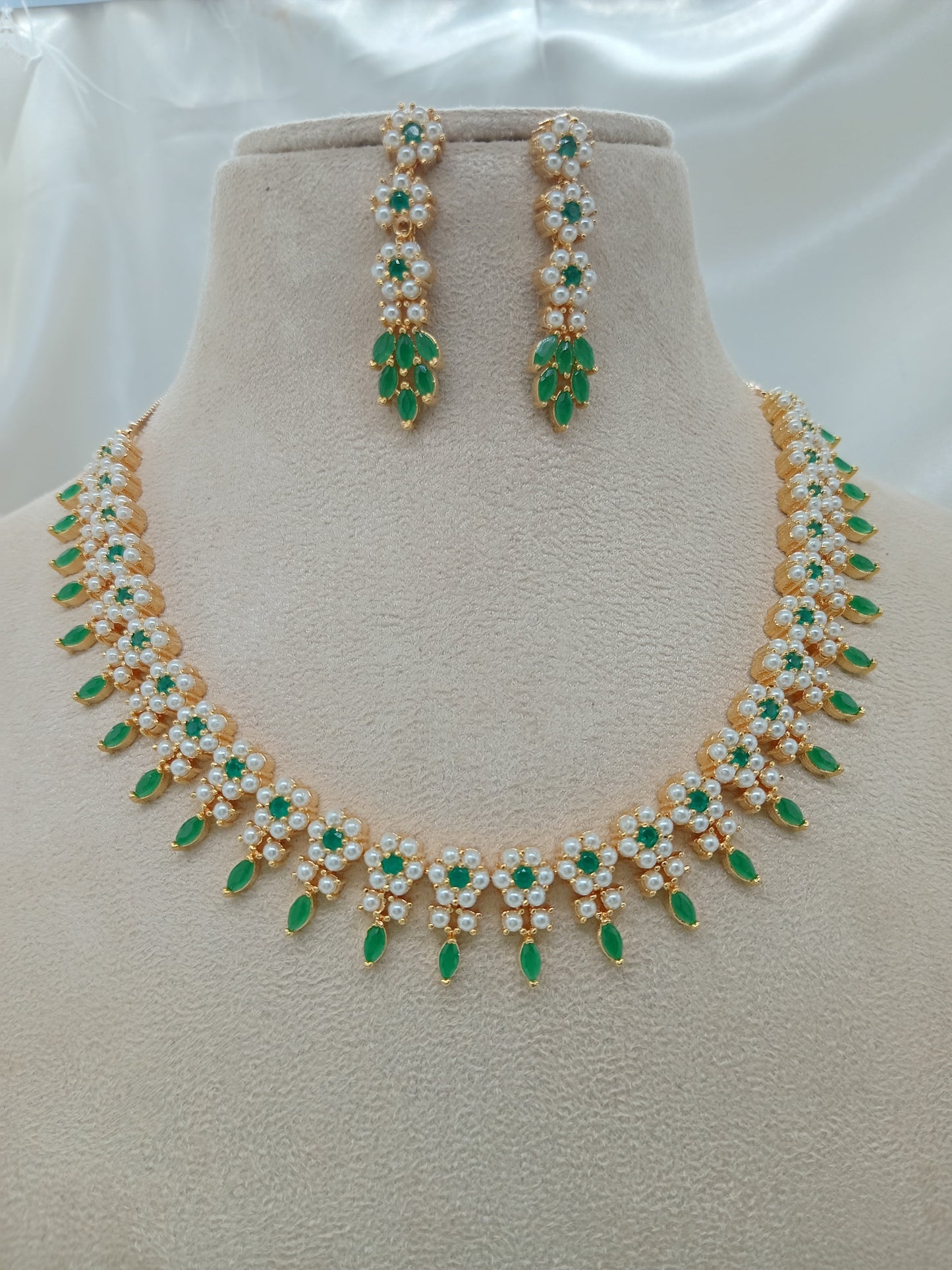 Elegant Pearl Necklace Set For Women
